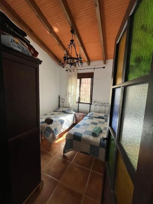 Farmhouse Surrounded By Centenary Olive Trees Olías Buitenkant foto